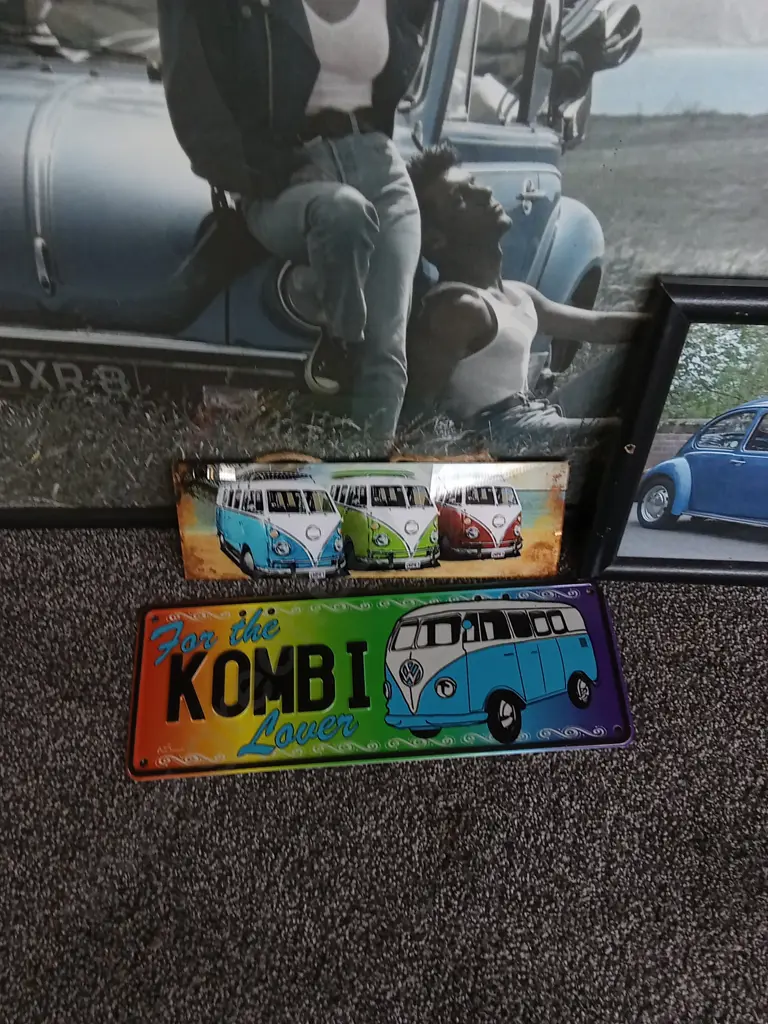 4 PIECES VOLKSWAGEN ART/ MEMORABILIA Image 1++