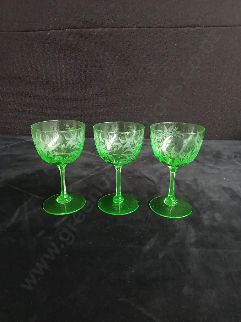 SET OF THREE GREEN GLASSES Image 1++