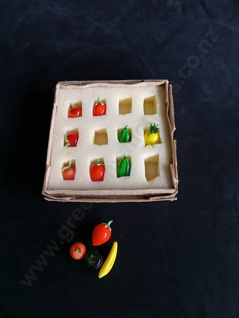 HAND BLOWN GLASS FRUIT SET Image 1++