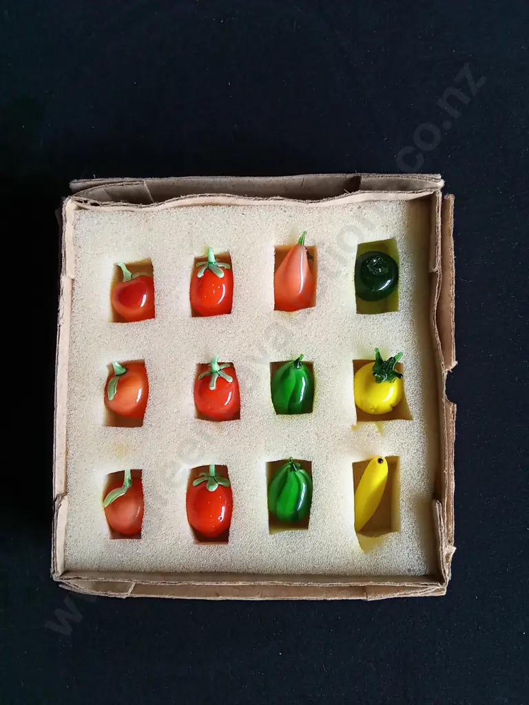 HAND BLOWN GLASS FRUIT SET Image 1++