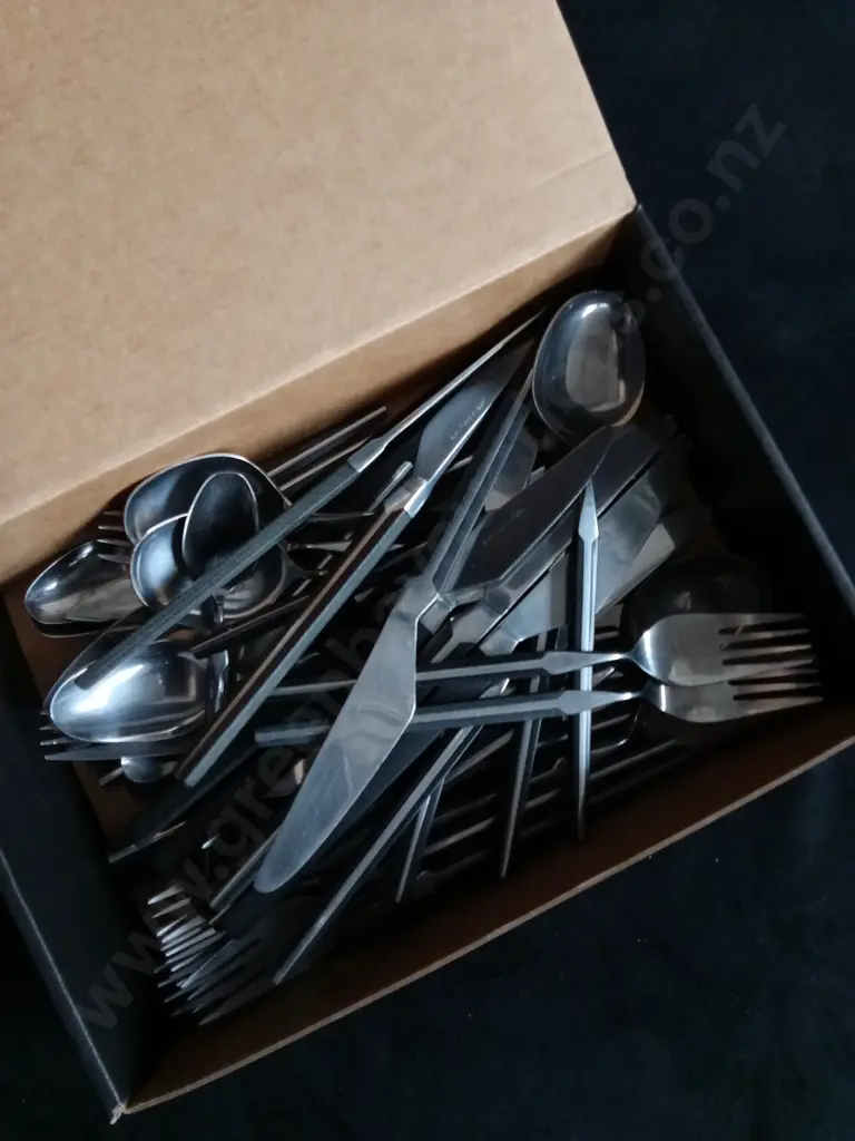 VINTAGE STAINLESS STEEL CUTLERY WITH BLACK HANDLE Image 1++