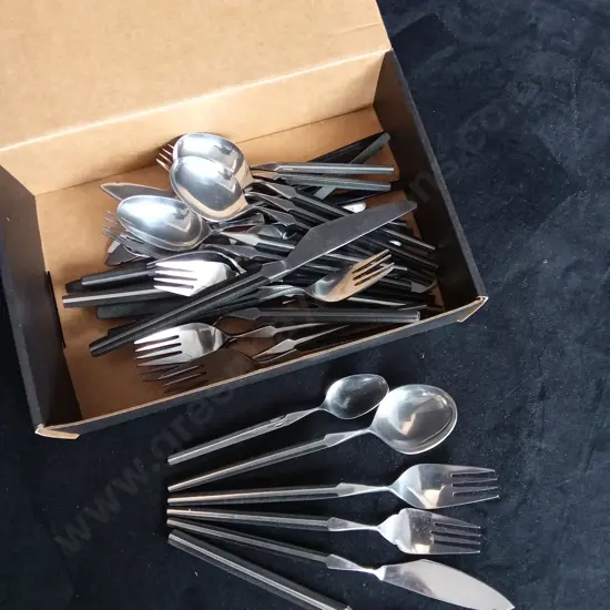 VINTAGE STAINLESS STEEL CUTLERY WITH BLACK HANDLE