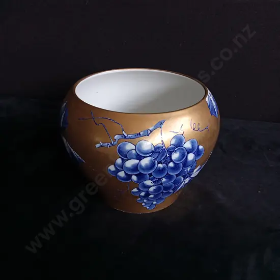 VINTAGE CERAMIC VASE