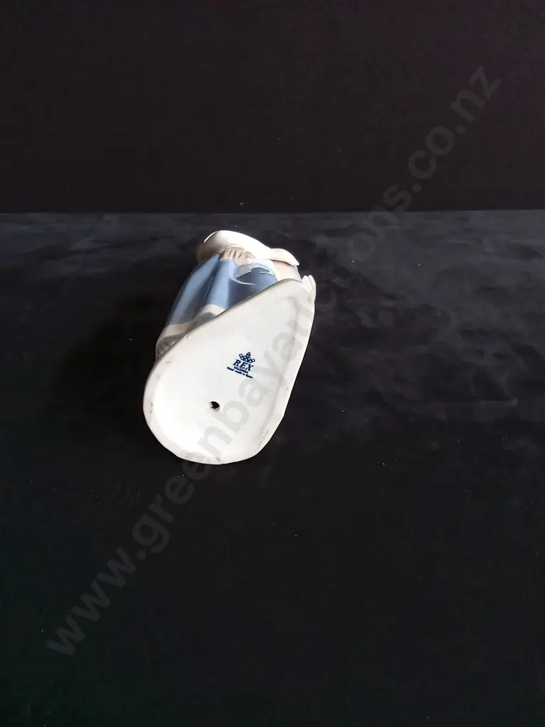 2 PIECES FISHERMAN TOBY JUG AND REX VALENCIA PORCELAIN FIGURINE Image 1++