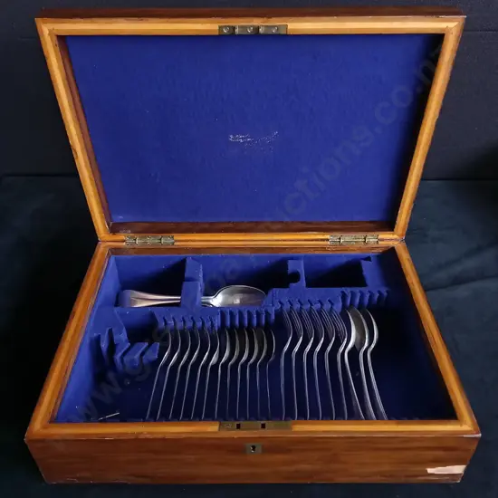 VINTAGE CANTEEN OF SILVERWARE