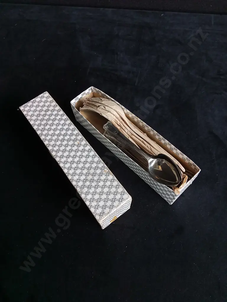 VINTAGE CUTLERY SET, 24 PIECES TOTAL Image 1++