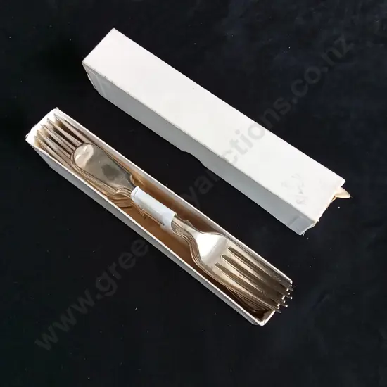 12 OLD ENGLISH PATTERN TABLE FORKS MARTIN HALL & CO