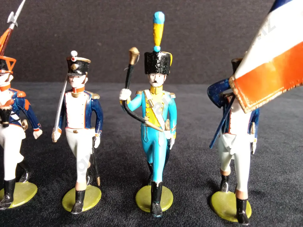 IMPERIAL PRODUCTIONS 1:32 SCALE SOLDIERS - NO.138 BOX 1 LINE INFANTRY, 1ST EMPIRE HEAD OF COLUMN BOXED Image 1++