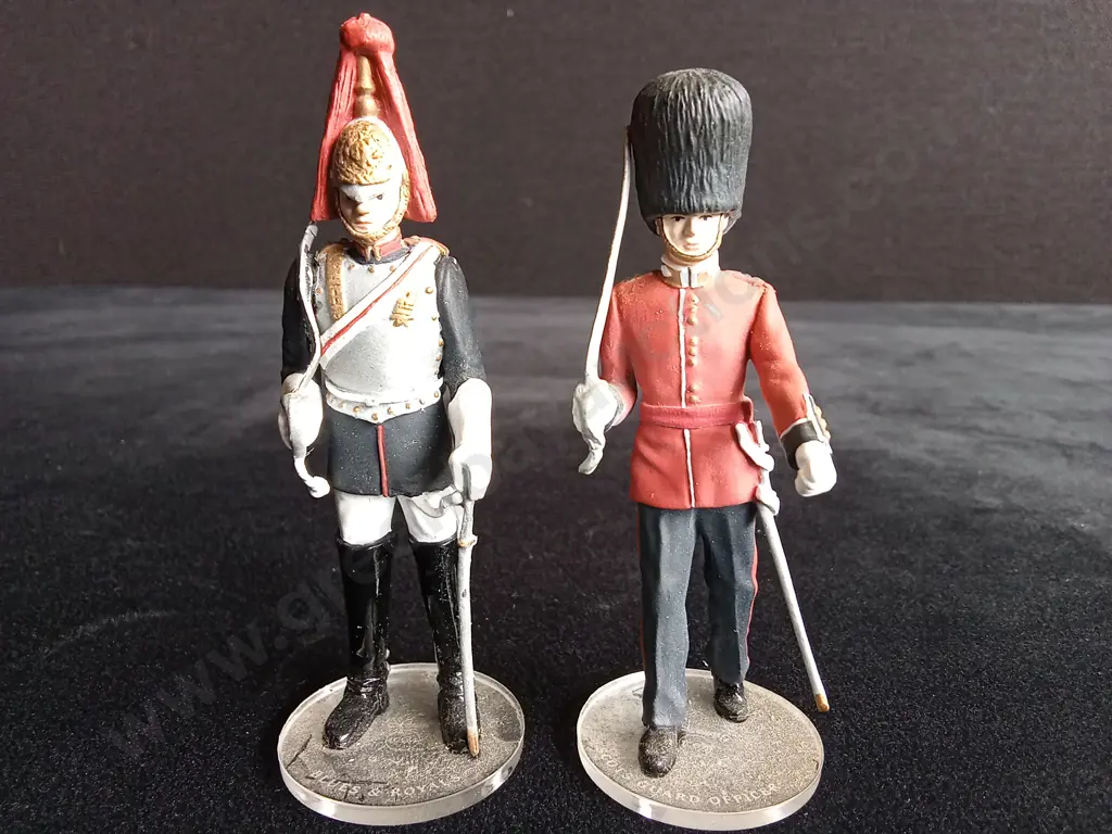 CORGI ICON COLLECTION SCOTS GUARD OFFICER & BLUES AND ROYALS GUARD NO BOX Image 1++