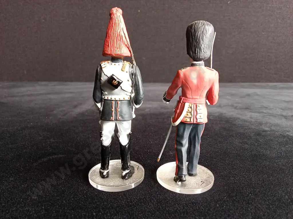 CORGI ICON COLLECTION SCOTS GUARD OFFICER & BLUES AND ROYALS GUARD NO BOX Image 1++