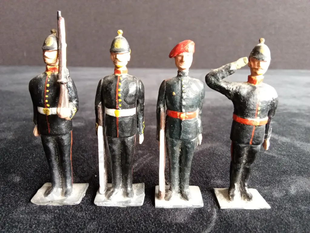 BRITISH CEREMONIAL GUARD MODELS, SOLID CAST, NO BOX Image 1++