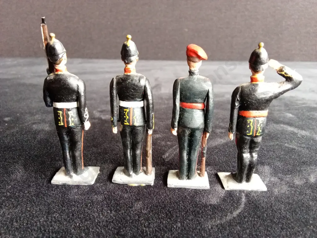 BRITISH CEREMONIAL GUARD MODELS, SOLID CAST, NO BOX Image 1++