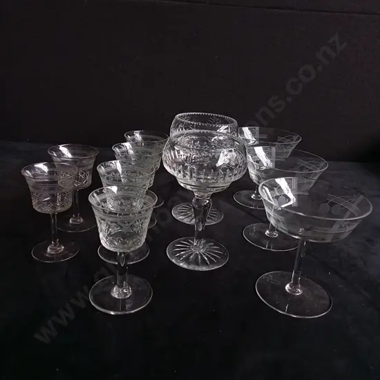 10 PIECES GLASSWARE