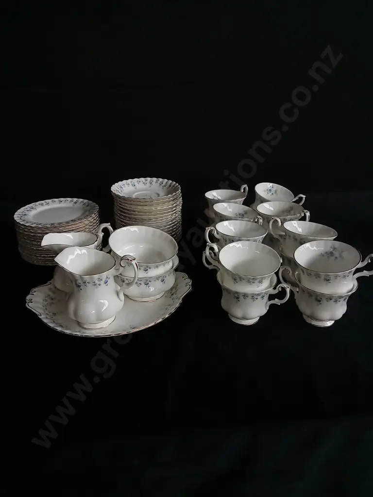 ROYAL ALBERT MEMORY LANE BONE CHINA TEA SET 53 PIECES Image 1++
