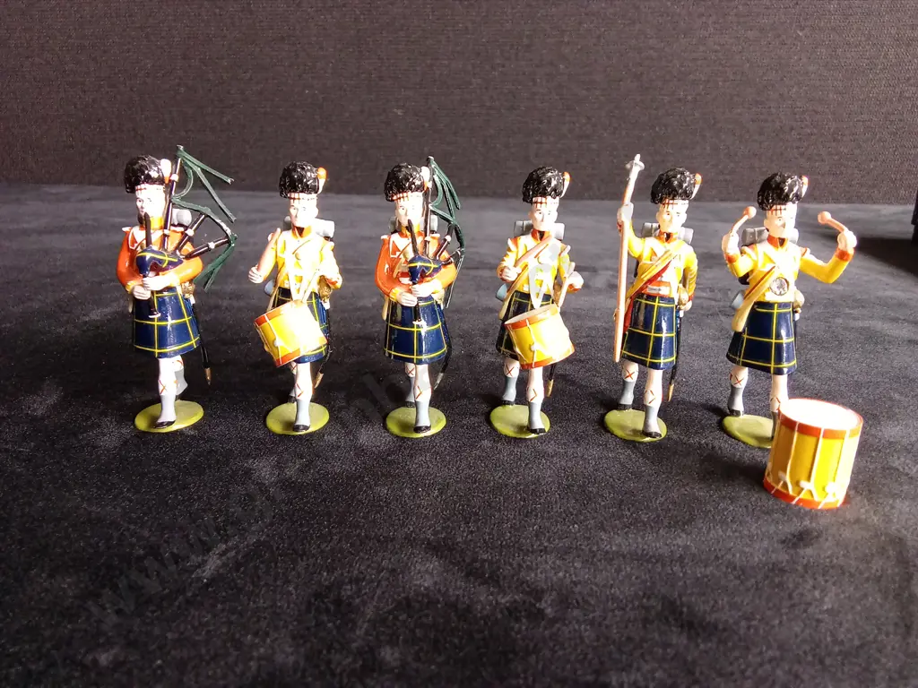 IMPERIAL PRODUCTIONS 1:32 SCALE SOLDIERS, NO 121 BAND GORDON HIGHLANDERS, 1815, BOXED Image 1++