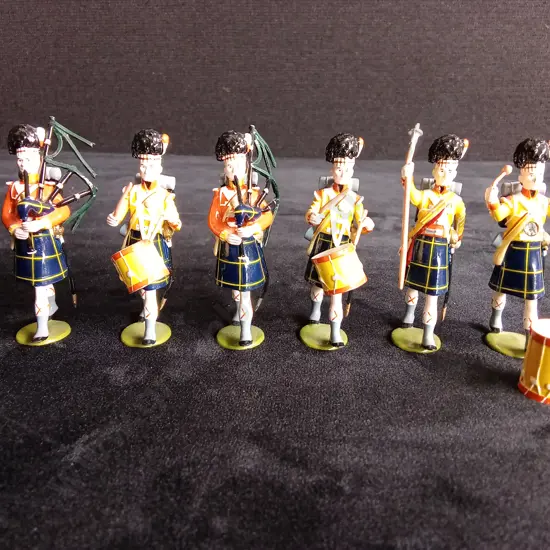 IMPERIAL PRODUCTIONS 1:32 SCALE SOLDIERS, NO 121 BAND GORDON HIGHLANDERS, 1815, BOXED