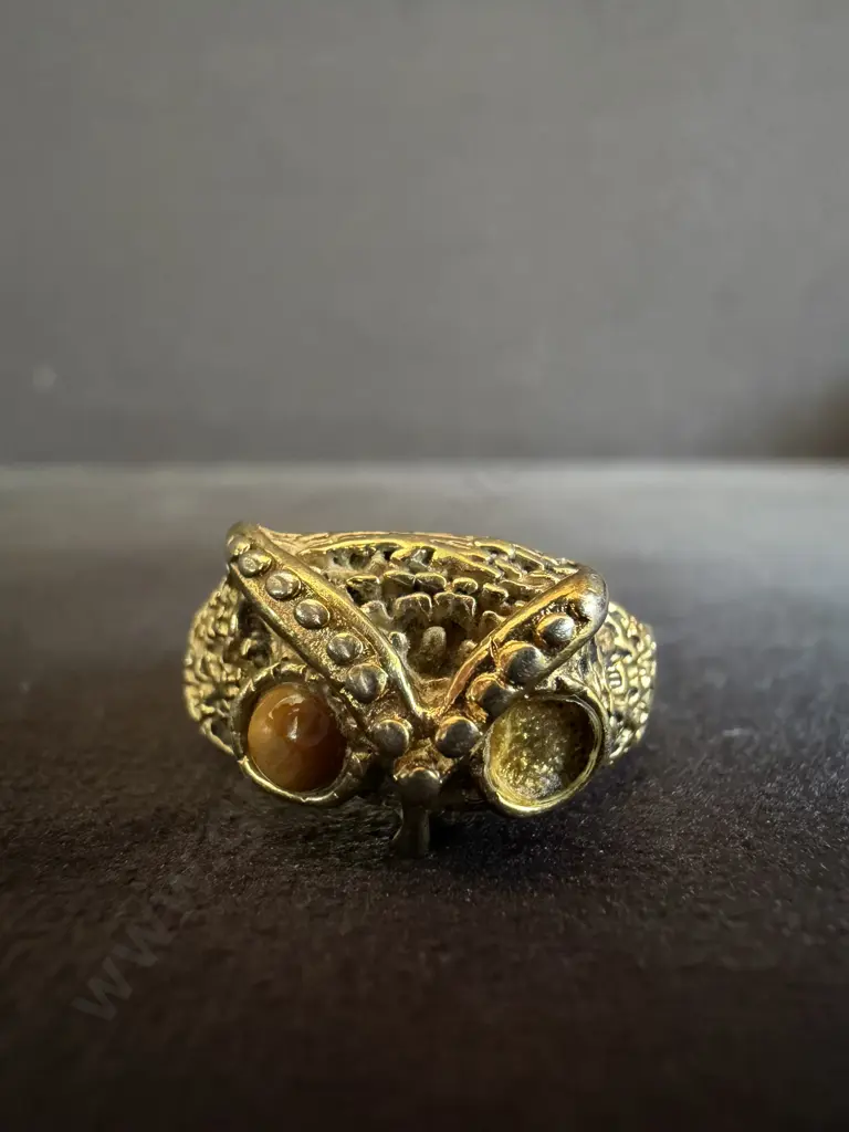 GOLD RING MARKED 18KT HGE WITH ONE EYE STONE MISSING Image 1++