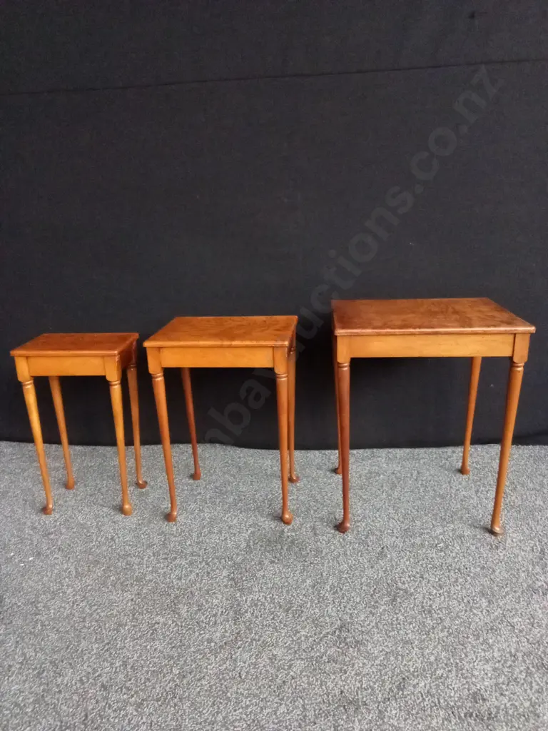 QUEEN ANNE STYLE NEST OF THREE WALNUT TABLES, TALLEST H 50CM X 40CM W Image 1++