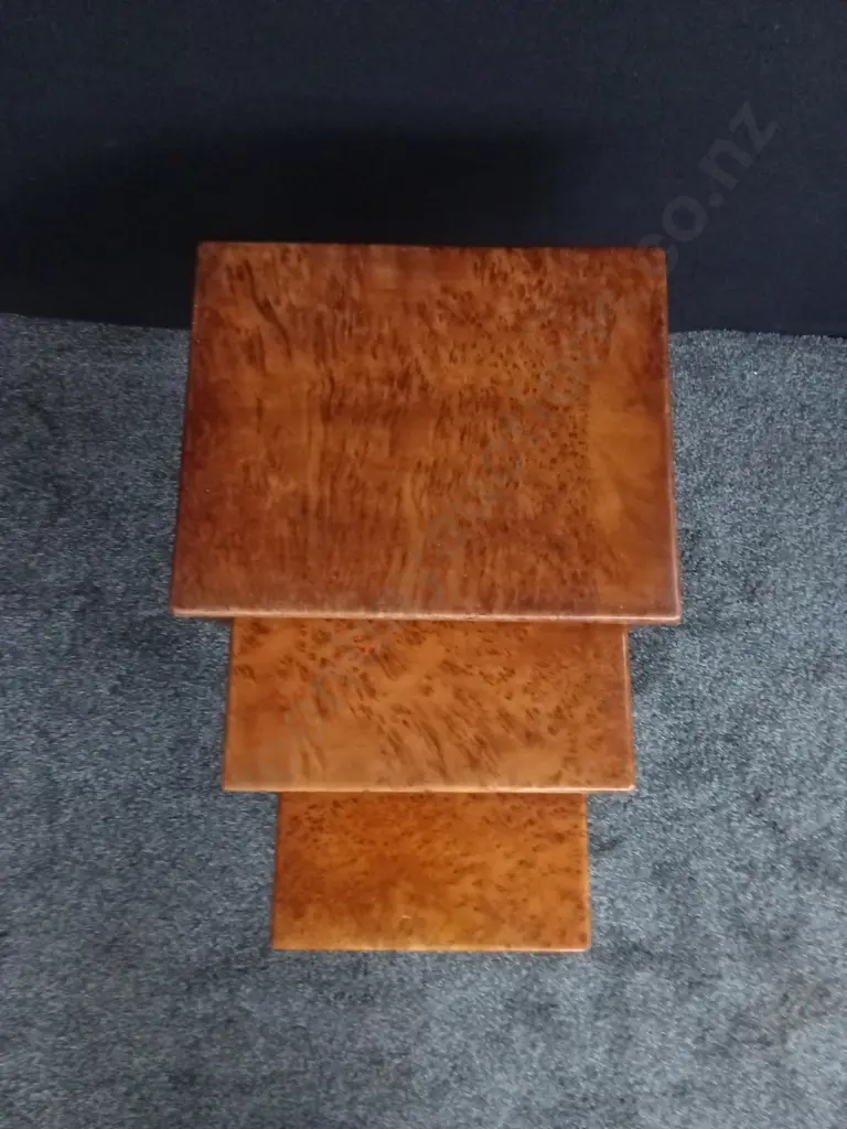 QUEEN ANNE STYLE NEST OF THREE WALNUT TABLES, TALLEST H 50CM X 40CM W Image 1++