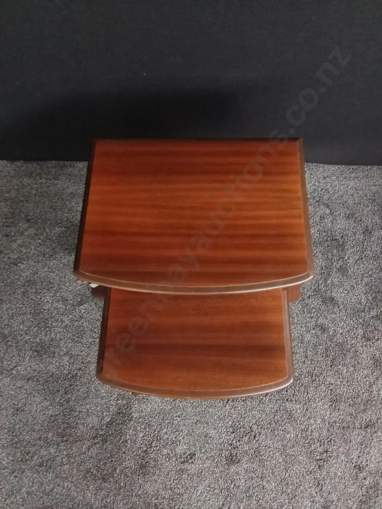 VINTAGE SET OF NESTING TABLES TALLEST H 44CM X 49CM W Image 1++