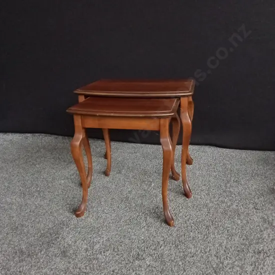 VINTAGE SET OF NESTING TABLES TALLEST H 44CM X 49CM W