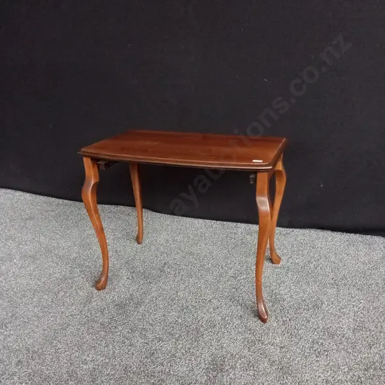 WOODEN TABLE WITH CURVED LEGS H 47CM X 59CM W