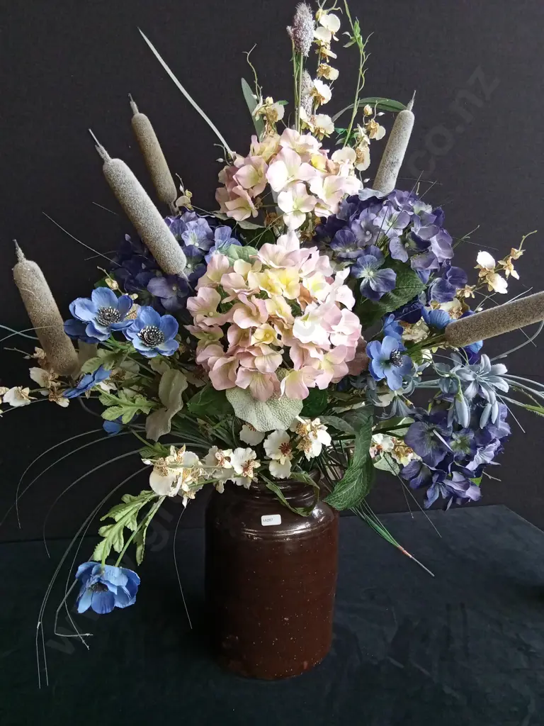 CERACMIC VASE WITH FAUX FLOWER ARRANGEMENT Image 1++