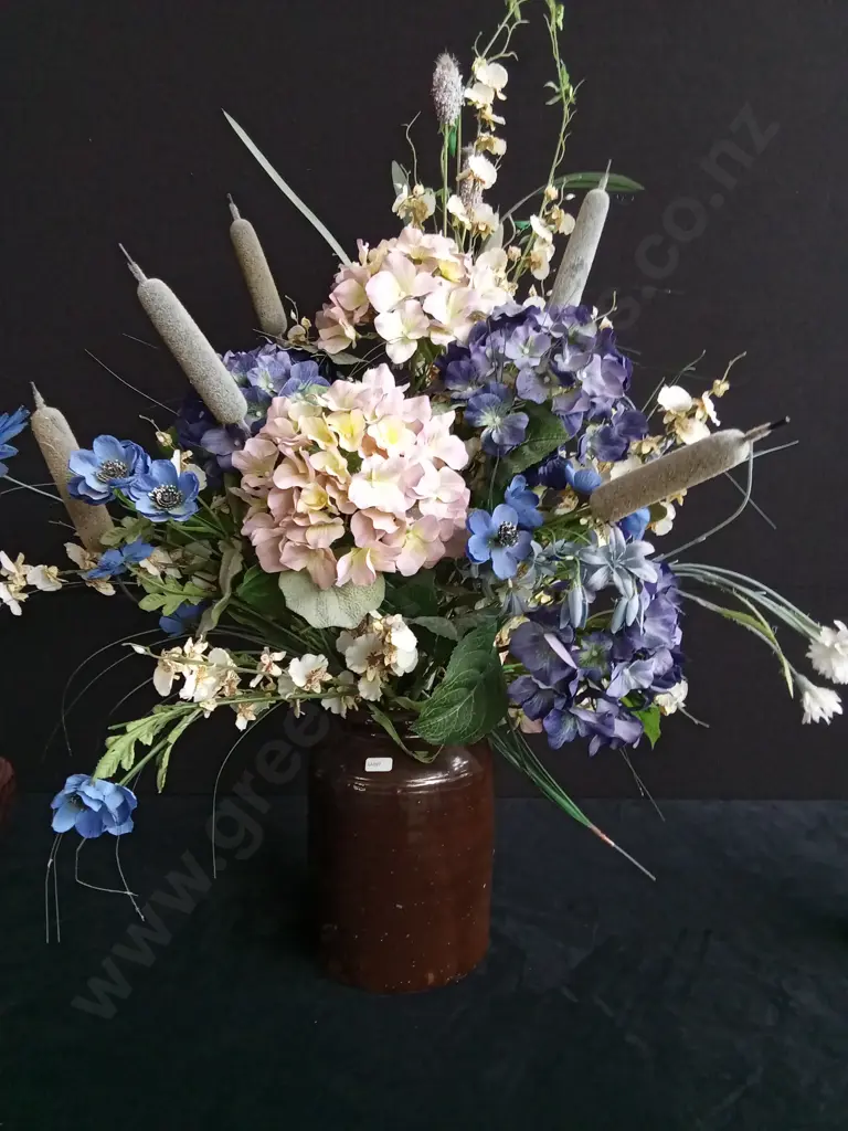 CERACMIC VASE WITH FAUX FLOWER ARRANGEMENT Image 1++