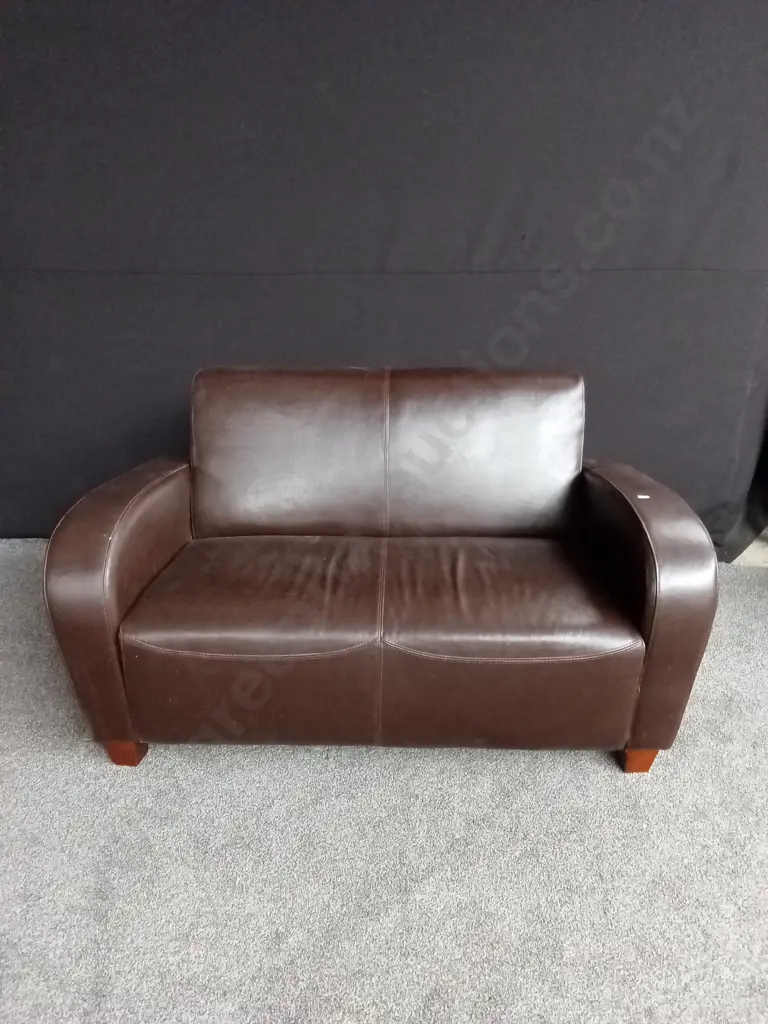 BROWN LEATHER 2 SEATER COUCH LENGTH 1.4M Image 1++