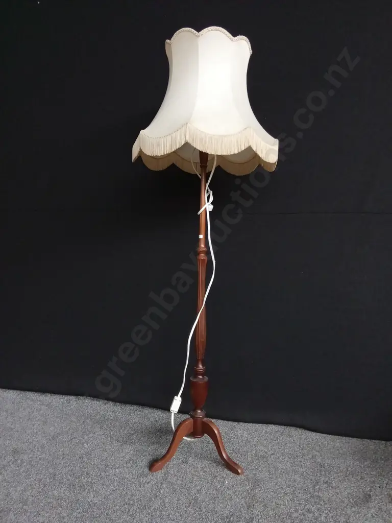 VINTAGE FLOOR LAMP WITH TASSELED LAMP SHADE H 1.66 M Image 1++