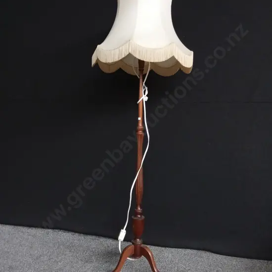 VINTAGE FLOOR LAMP WITH TASSELED LAMP SHADE H 1.66 M