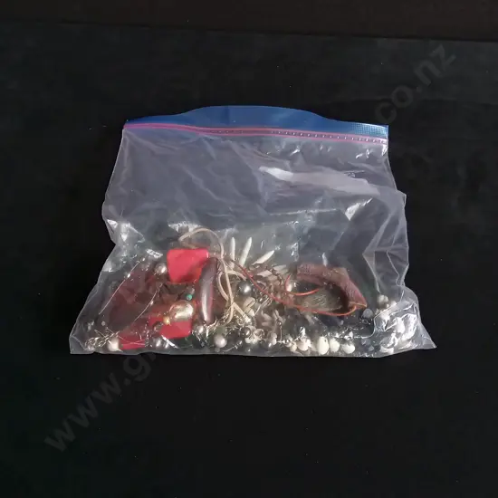 MIXED BAG OF COSTUME JEWELLERY