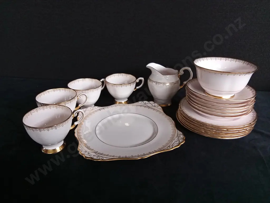 PINK TUSCAN FINE ENGLISH BONE CHINA TEA SET 20 PIECES Image 1++