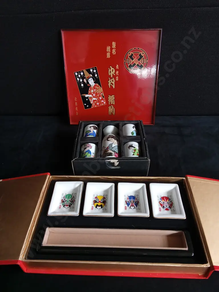 JAPANESE SAKE SETS AND TRAY Image 1++