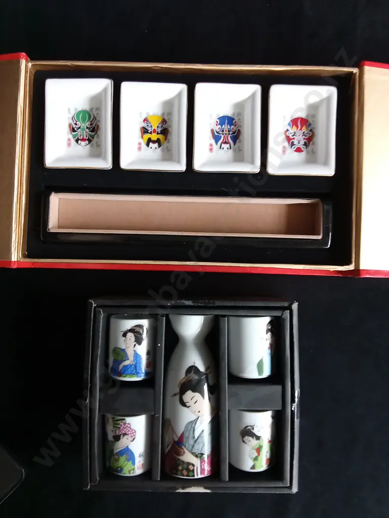 JAPANESE SAKE SETS AND TRAY Image 1++