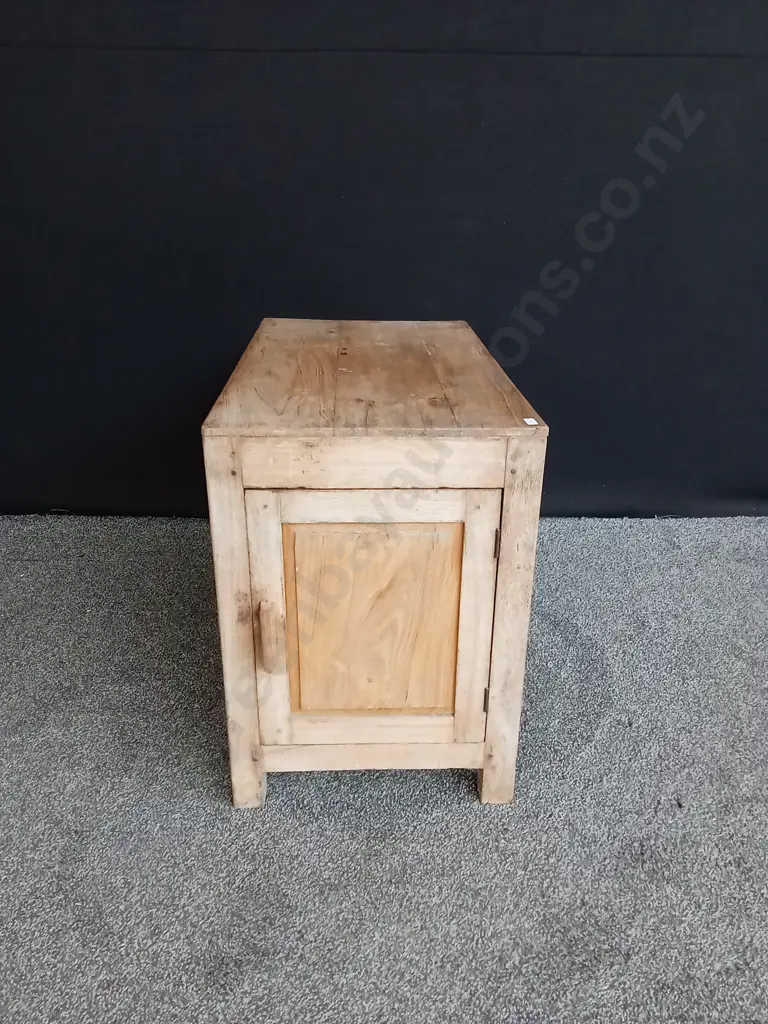 WOODEN CABINET WITH ONE DOOR H57.5CM L71.5CM D40.5CM Image 1++