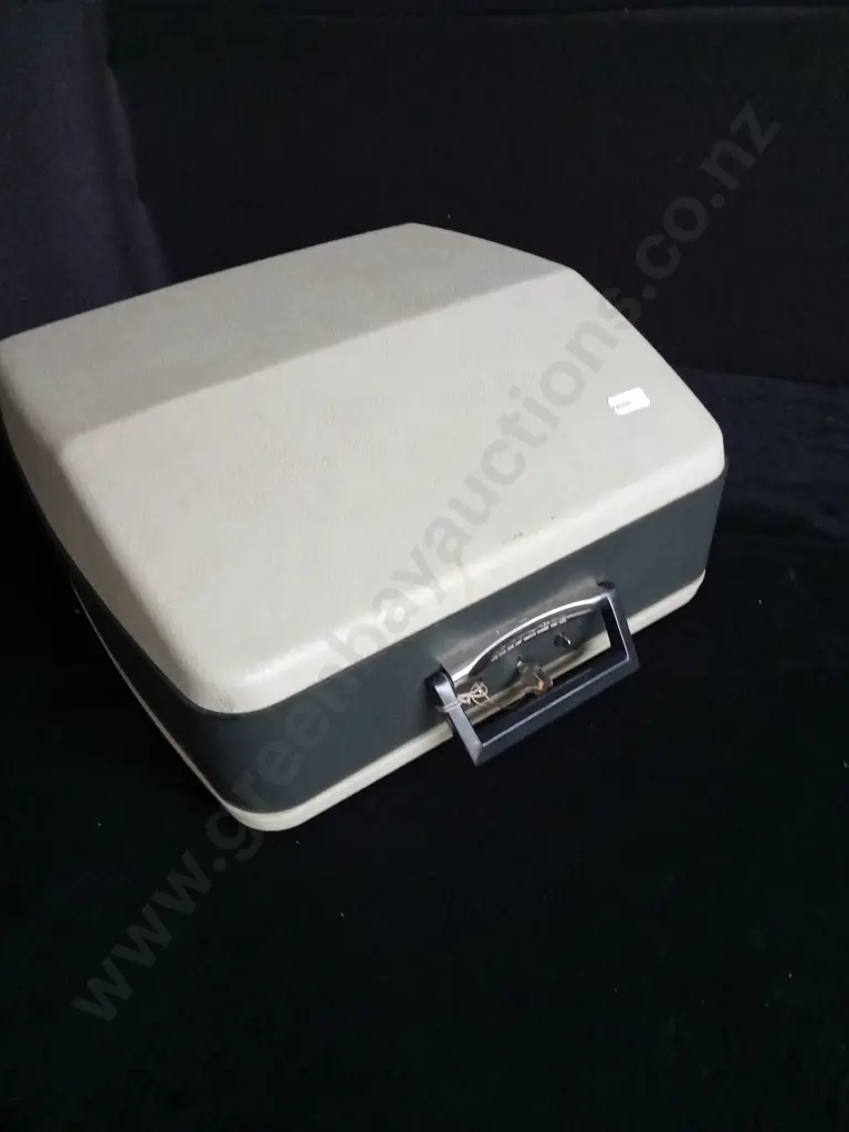 VINTAGE ADLER GABRIELE 25 PORTABLE TYPEWRITER Image 1++