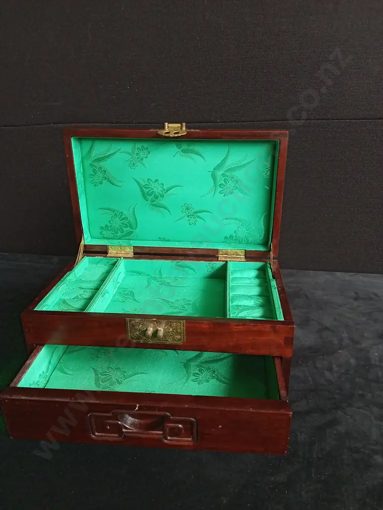 6 PIECES MIX OF HOME DECOR Image 1++