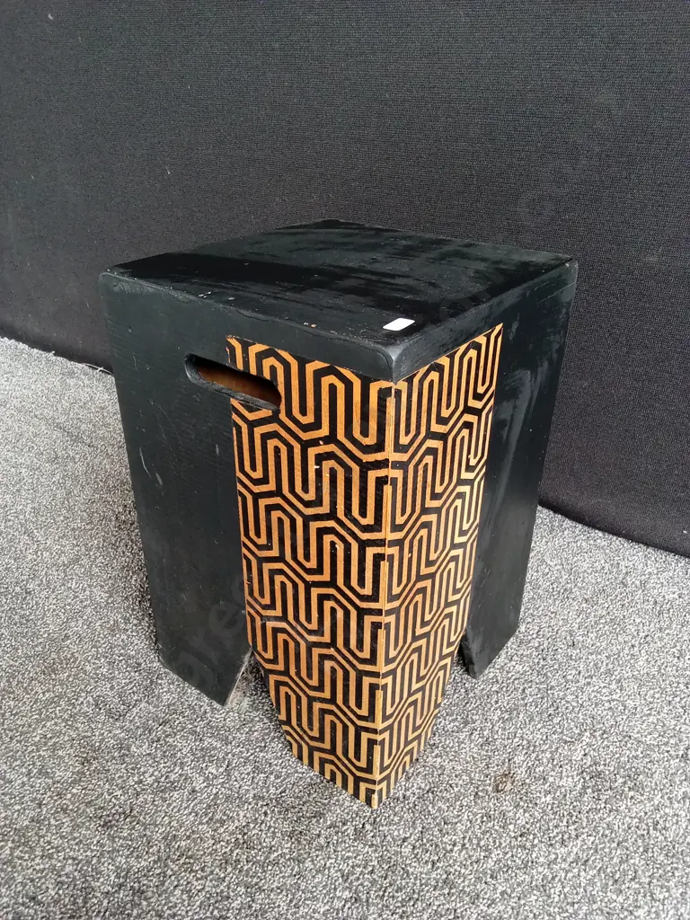 PATTERNED STOOL Image 1++