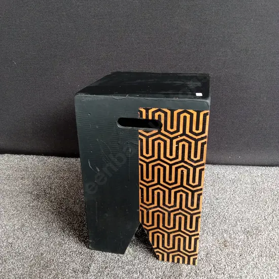 PATTERNED STOOL