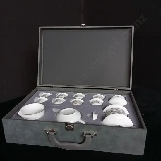 CHINESE TEA SET BRAND NEW IN CASE