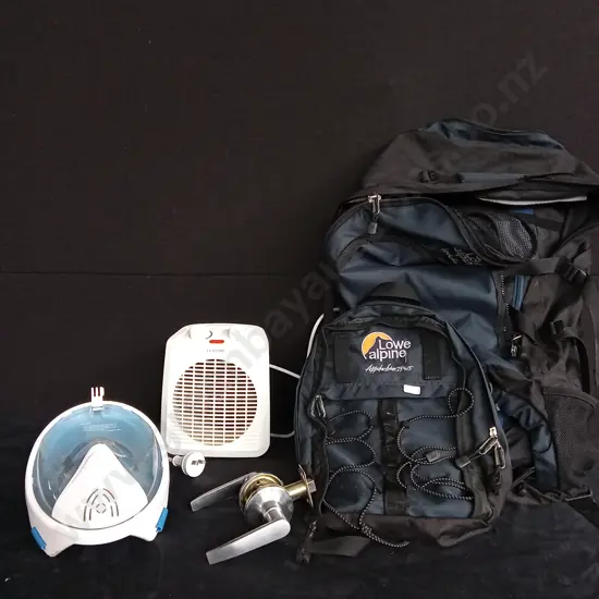 LOWE ALPINE HIKING PACK (DAMAGED ZIPS) AND ASSORTED ITEMS X 3
