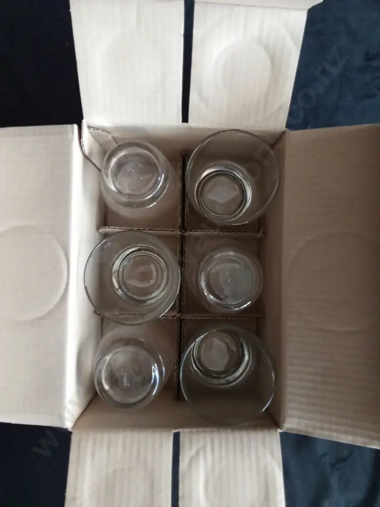 BRAND NEW BOX OF SIX GLASSES Image 1++