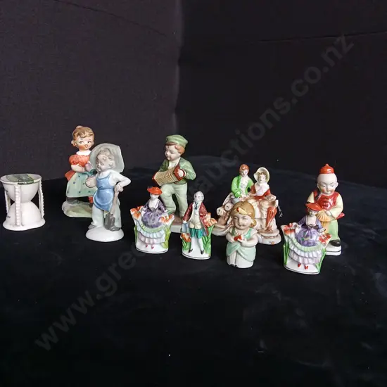 ARRAY OF VINTAGE CERAMIC FIGURES