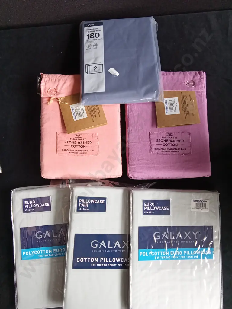 22 PIECES MIX OF BRAND NEW CURTAINS AND PILLOWCASES Image 1++