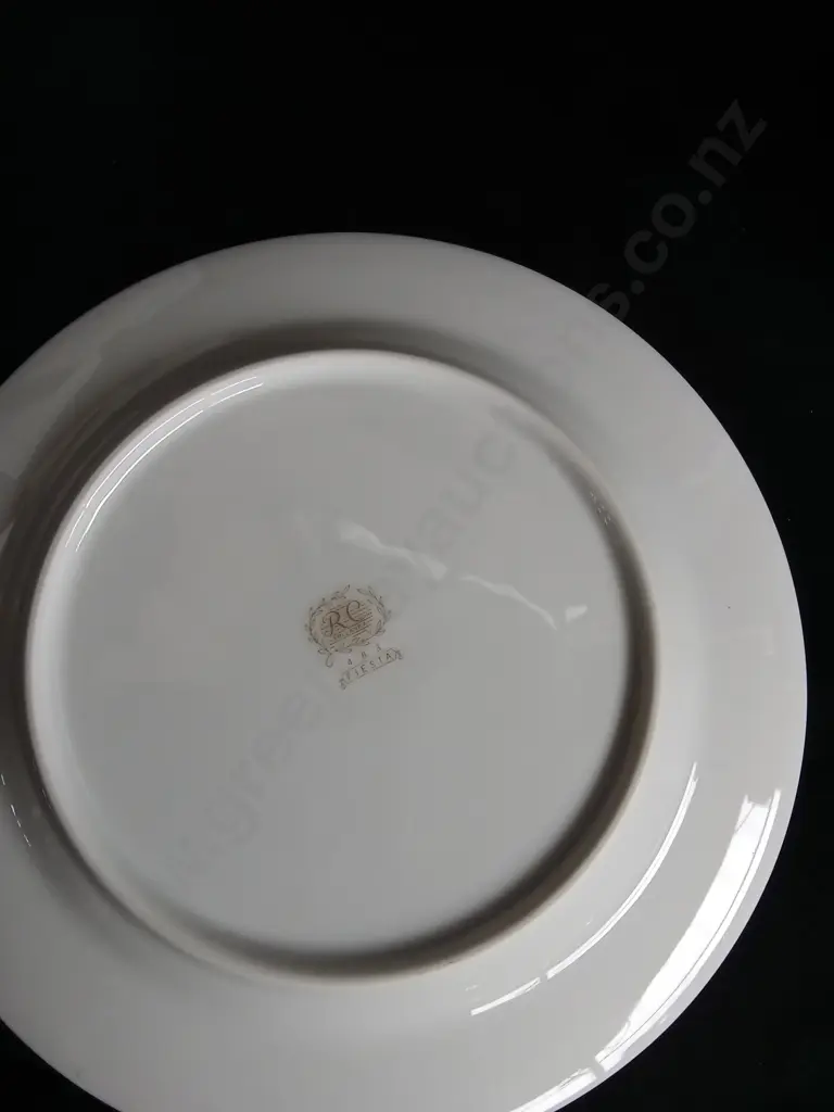 30 PIECE NORITAKE ROYAL CERAMICS DINNER AND TEA SET Image 1++