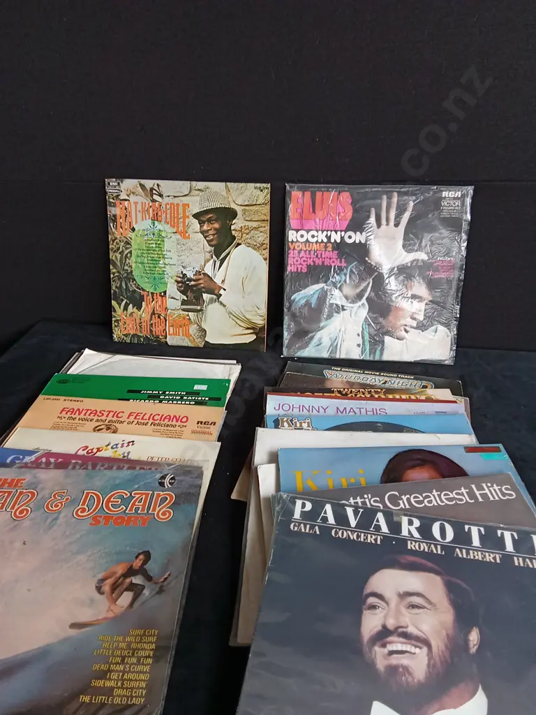 VINTAGE VINYL COLLECTION Image 1++