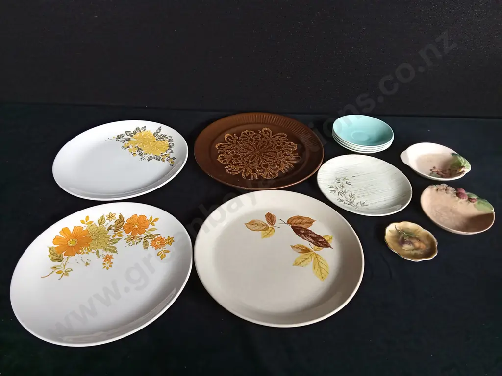 15 PIECE ASSORTMENT OF PLATES  SAUCERS AND DISHES Image 1++