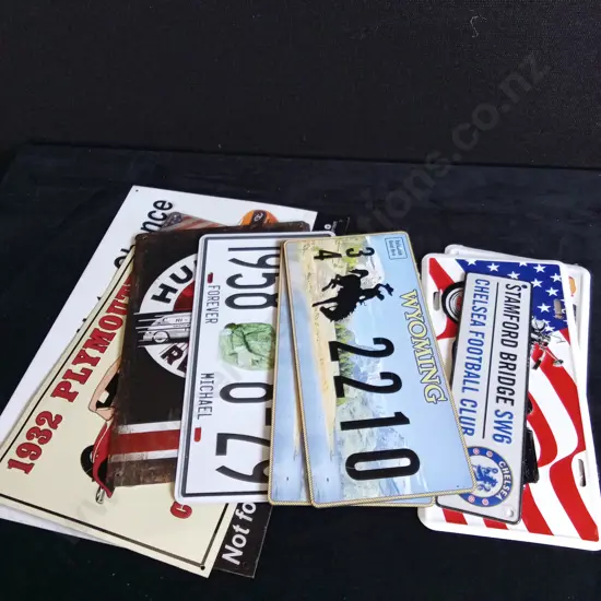 10 PIECES MIX OF TIN MEMORABILIA, CAR PLATES, HARLEY DAVIDSON. ETC.