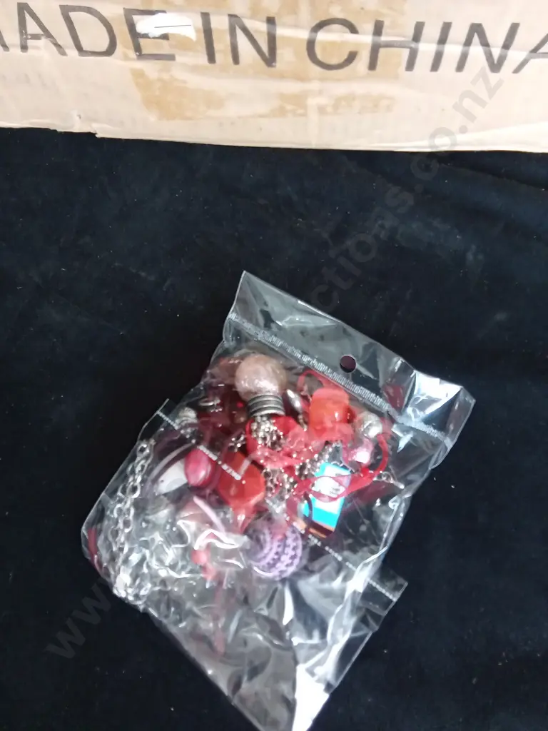 BULK BOX OF JEWELLERY Image 1++